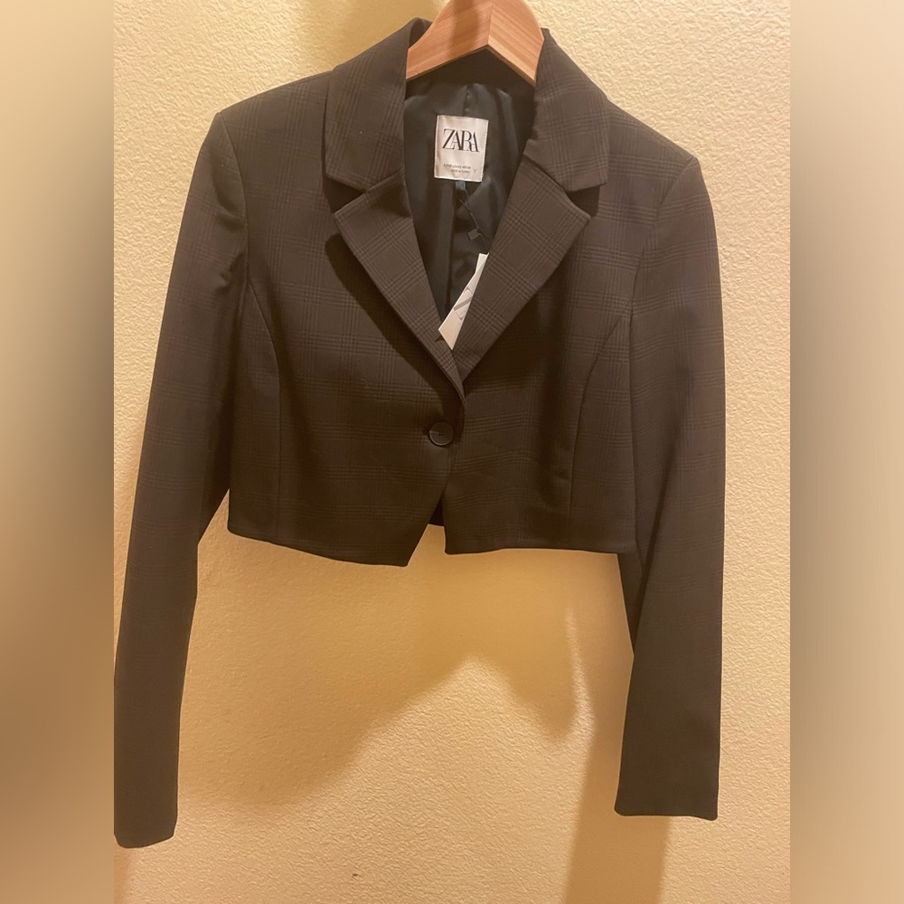 Zara black crop Blazer.